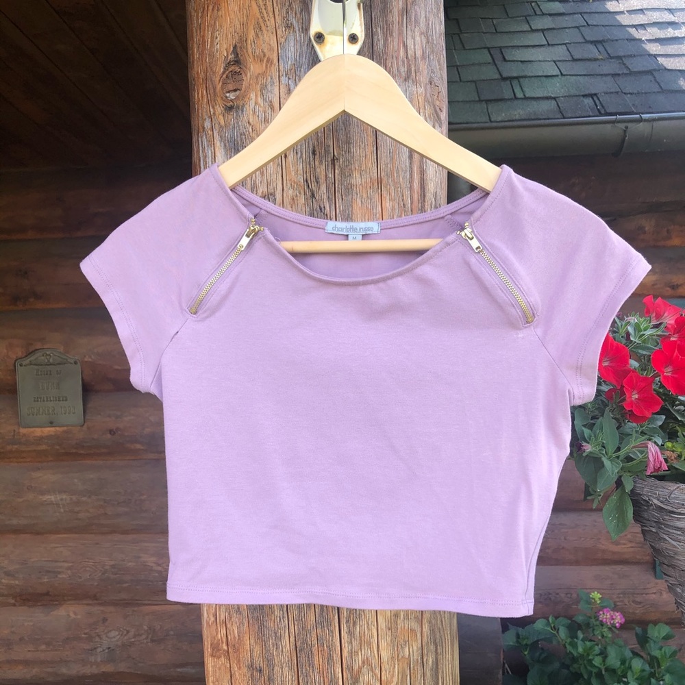 🌞 Lavender crop top with zipper accent